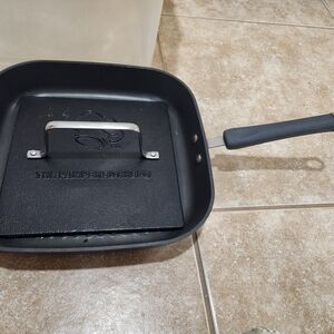 Pampered Chef Black Grill Pan with Press